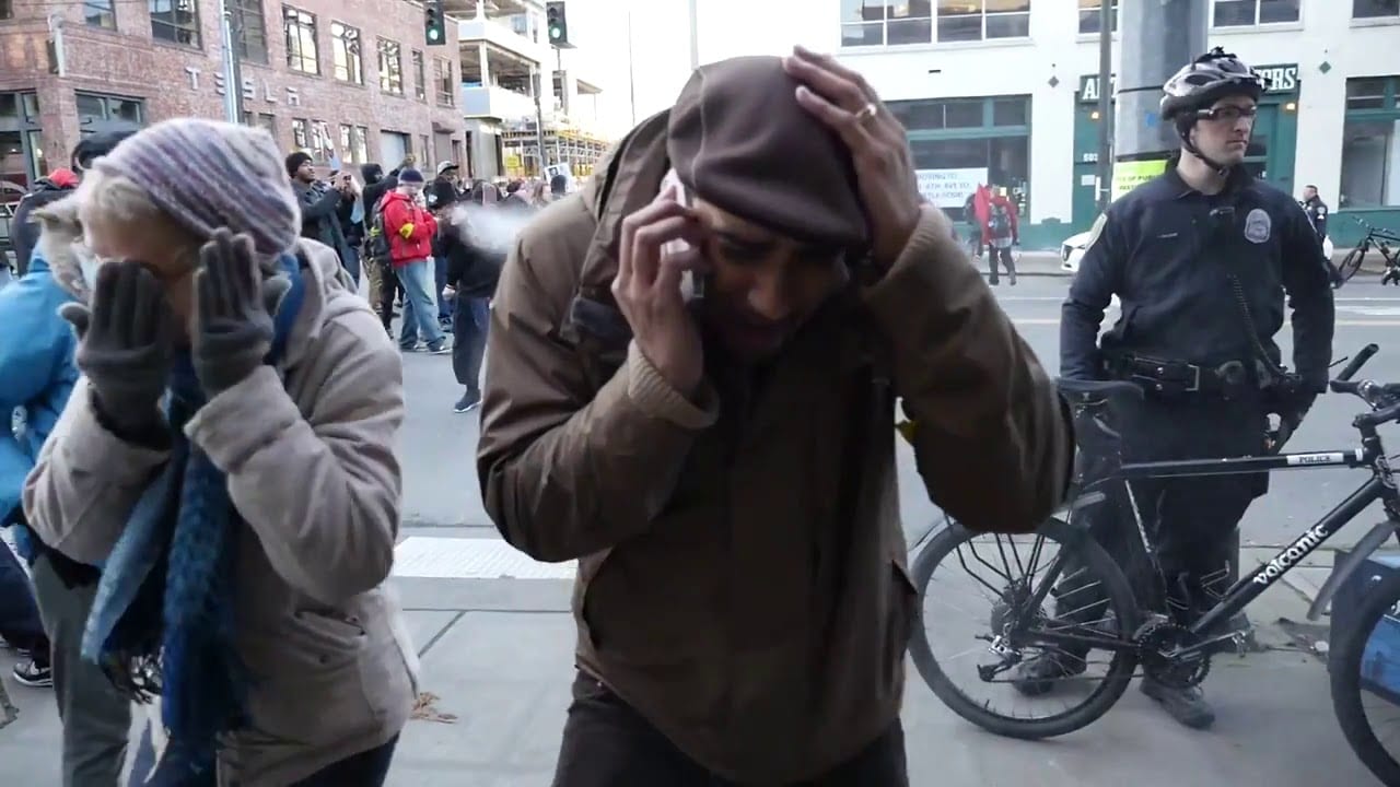 Female Cop Goes Crazy On People With A Mace Can eXodif