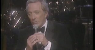 Andy Williams sings Moon River in concert in 1987