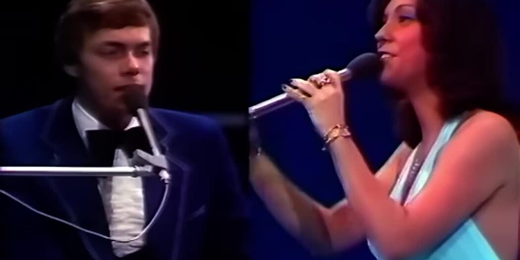 Karen Carpenter sings Top of the World live with Richard Carpenter in 1974