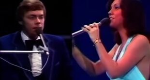 Karen Carpenter sings Top of the World live with Richard Carpenter in 1974