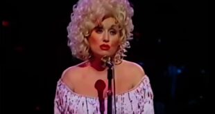 Dolly Parton sings Coat of Many Colors on stage