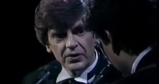 Phil and Don Everly singing together at their 1983 reunion concert