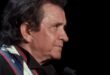 Johnny Cash performs Ragged Old Flag with The Highwaymen at Nassau Coliseum in 1990