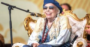 Joni Mitchell singing Both Sides Now at the Newport Folk Festival in 2022