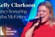 Kelly Clarkson singing Fancy for Reba McEntire at the 2018 Kennedy Center Honors