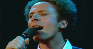 Art Garfunkel singing Bridge Over Troubled Water at the 1981 Concert in Central Park