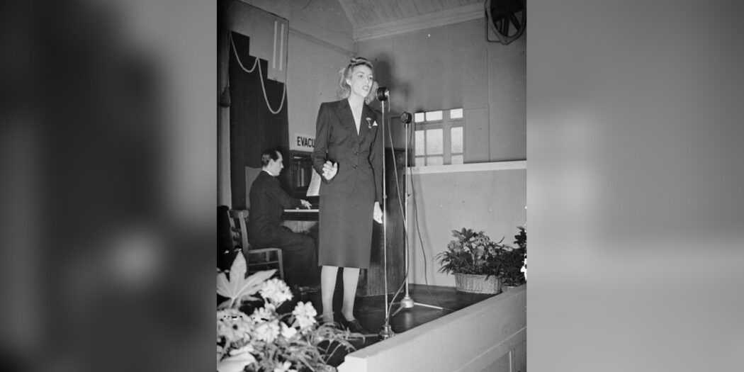 Vera Lynn singing to workers at a lunchtime concert in a British munitions factory in 1941